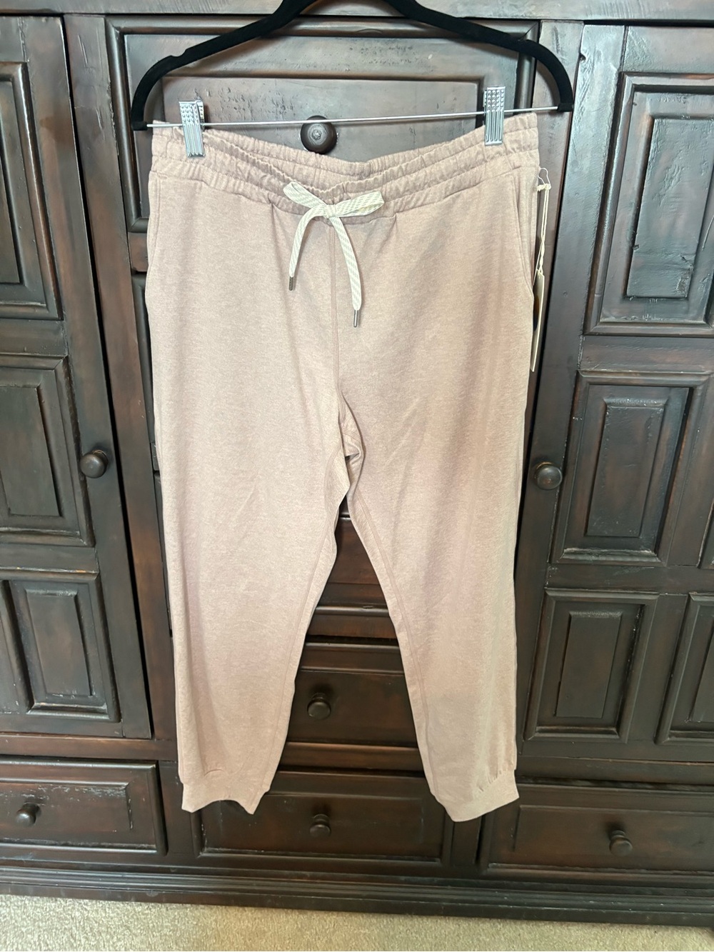Vuori Women’s Performance Joggers in Medium, Umber Heather - Picture 4 of 6